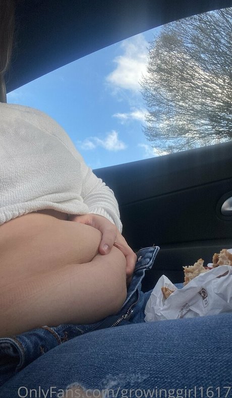 Foto di nudo di fuga di OnlyFans di Growinggirl1617