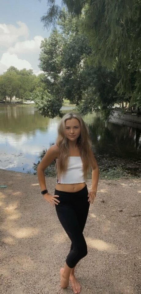 Foto di nudo di fuga di OnlyFans di Flowwithsky