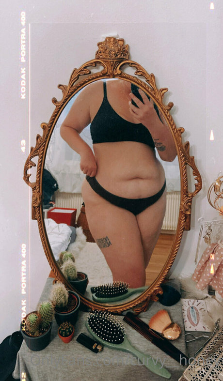 Foto di nudo di fuga di OnlyFans di Curvyhoney