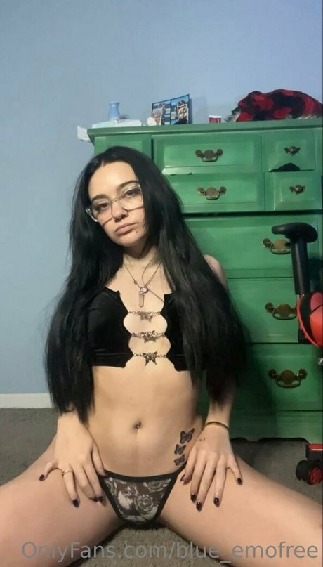 Foto di nudo di fuga di OnlyFans di Blueemofree