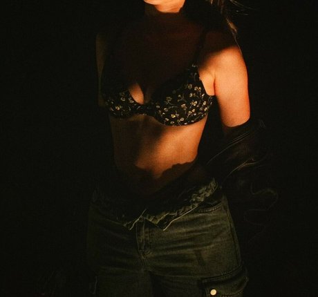 Foto di nudo di fuga di OnlyFans di Ivy Erino