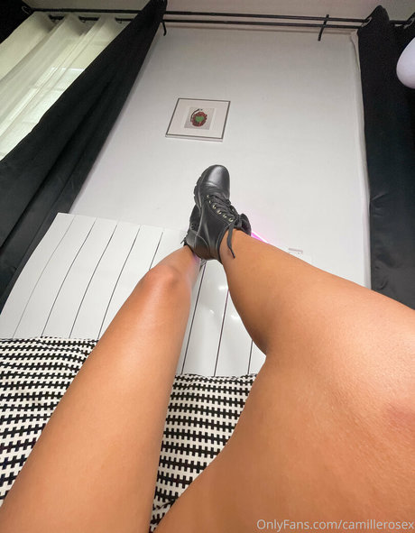Foto di nudo di fuga di OnlyFans di Camillerosex