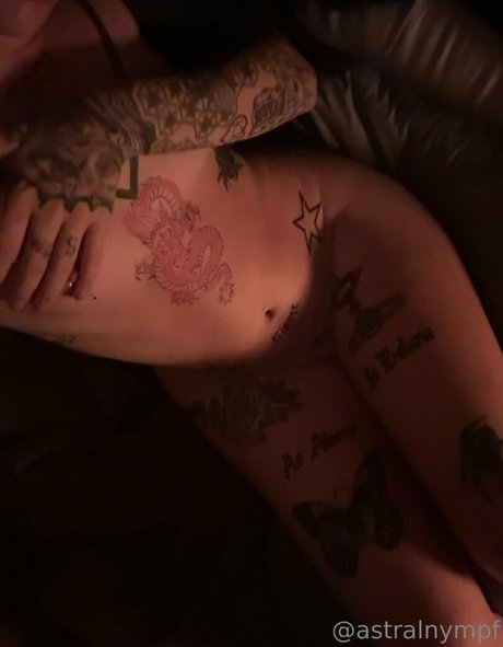 Foto di nudo di fuga di OnlyFans di Astralnympf