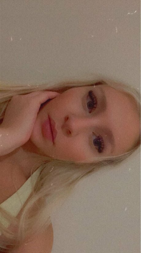Freshmanblondie18
