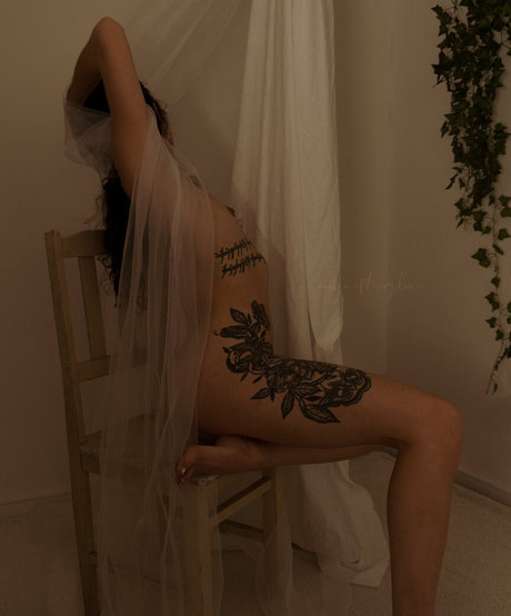 Foto di nudo di fuga di OnlyFans di Anyaafterglowfree