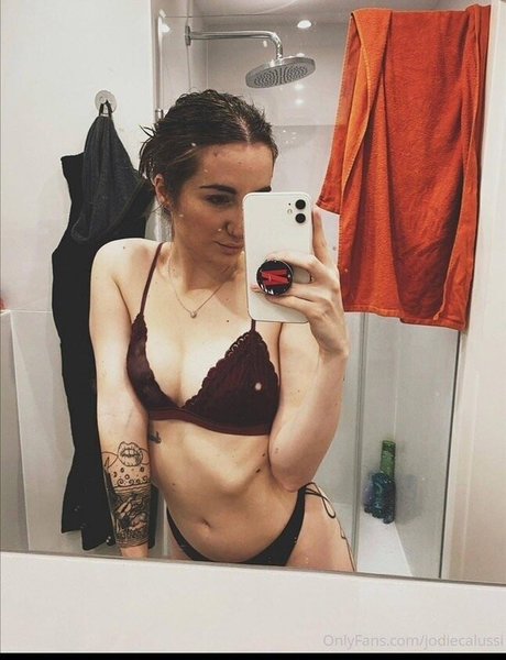 Foto di nudo di fuga di OnlyFans di Jodie Calussi
