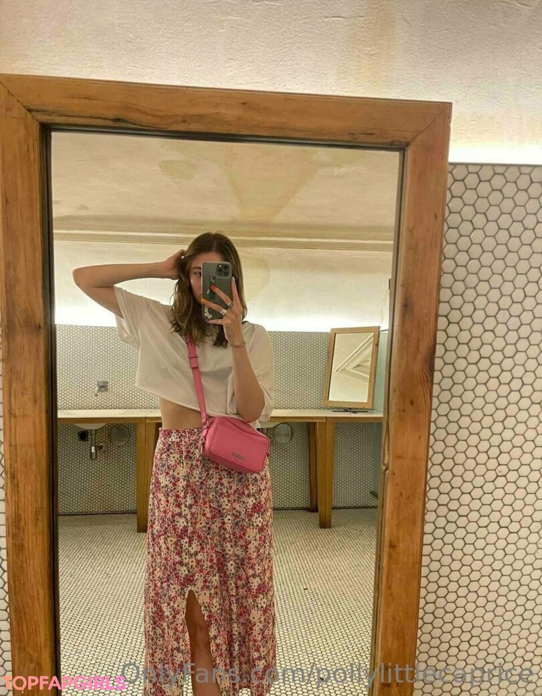 Foto di nudo di fuga di OnlyFans di Pollylittlecaprice #52 Foto di nudo di fuga di OnlyFans di Pollylittlecaprice #52