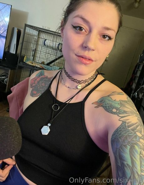 Foto di nudo di fuga di OnlyFans di Sixxela