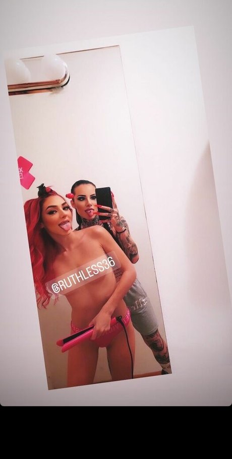 Foto di nudo di fuga di OnlyFans di Lilith13goddesss