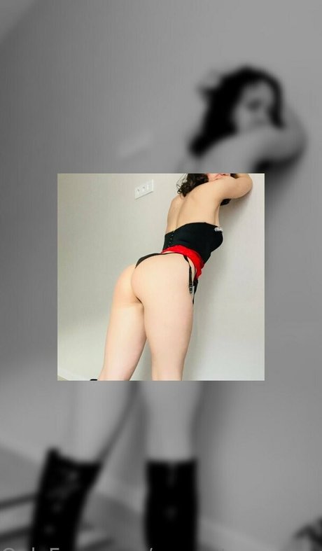 Foto di nudo di fuga di OnlyFans di Yourstepmommy
