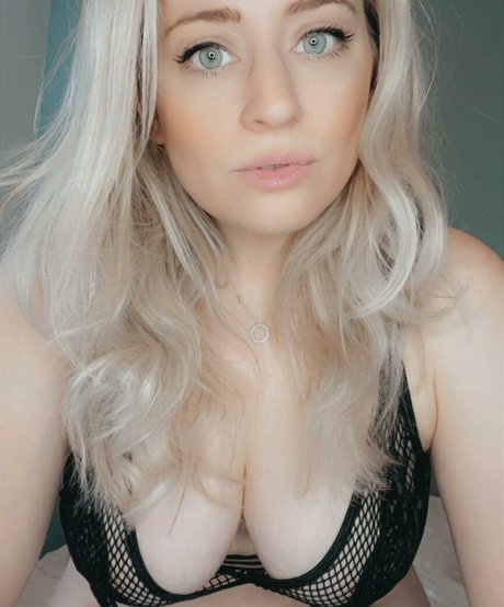 Foto di nudo di fuga di OnlyFans di Lottielushloves