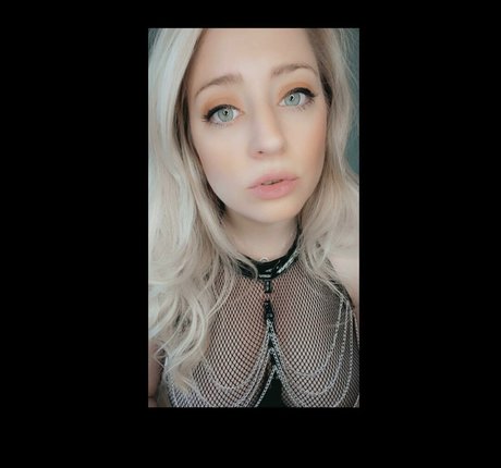 Foto di nudo di fuga di OnlyFans di Lottielushloves