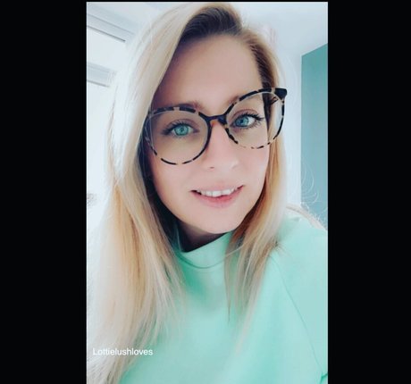 Foto di nudo di fuga di OnlyFans di Lottielushloves