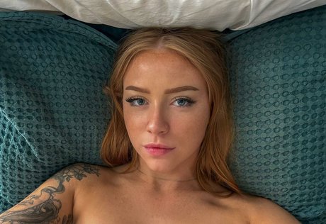 Foto di nudo di fuga di OnlyFans di Littlemissred