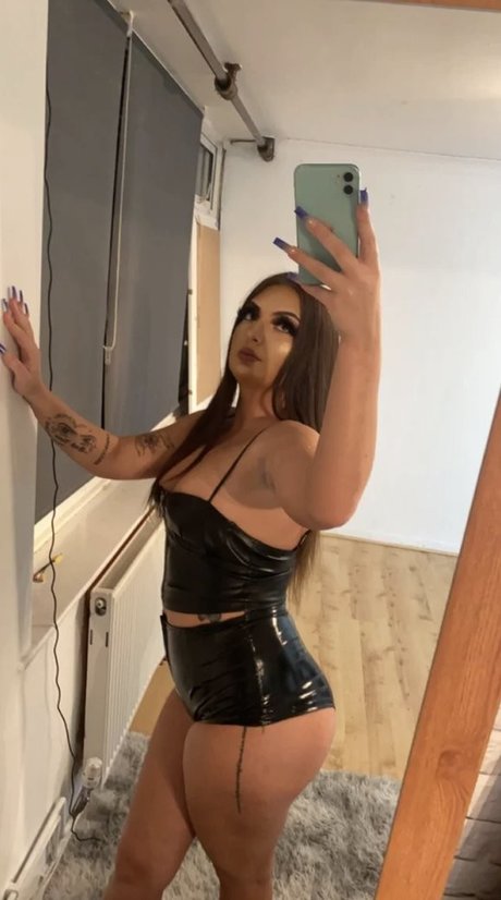 Foto di nudo di fuga di OnlyFans di Mistresssavvy
