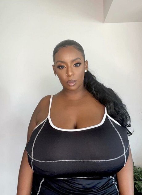 Foto di nudo di fuga di OnlyFans di Marta Ethio