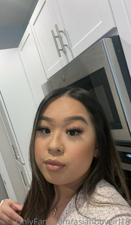 Foto di nudo di fuga di OnlyFans di Asianbbygirl18