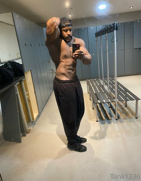 Foto di nudo di fuga di OnlyFans di Pleasure12368