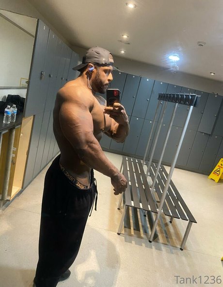 Foto di nudo di fuga di OnlyFans di Pleasure12368