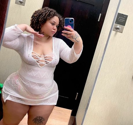 Foto di nudo di fuga di OnlyFans di Mamitinkk