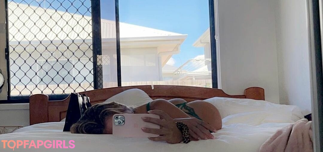 Foto di nudo di fuga di OnlyFans di Catherine Bell #1 Foto di nudo di fuga di OnlyFans di Catherine Bell #1