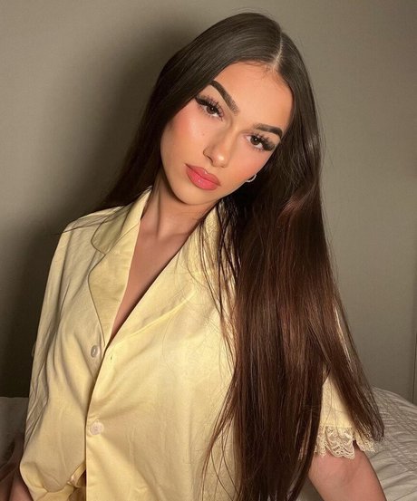Foto di nudo di fuga di OnlyFans di Julia Merekoulias