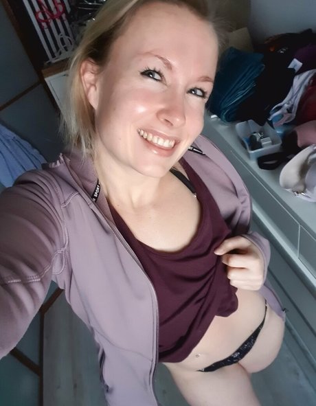 Foto di nudo di fuga di OnlyFans di Itsjennytheangel86