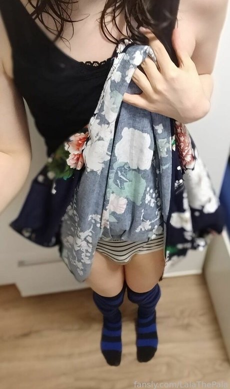 Foto di nudo di fuga di OnlyFans di Lalathepala