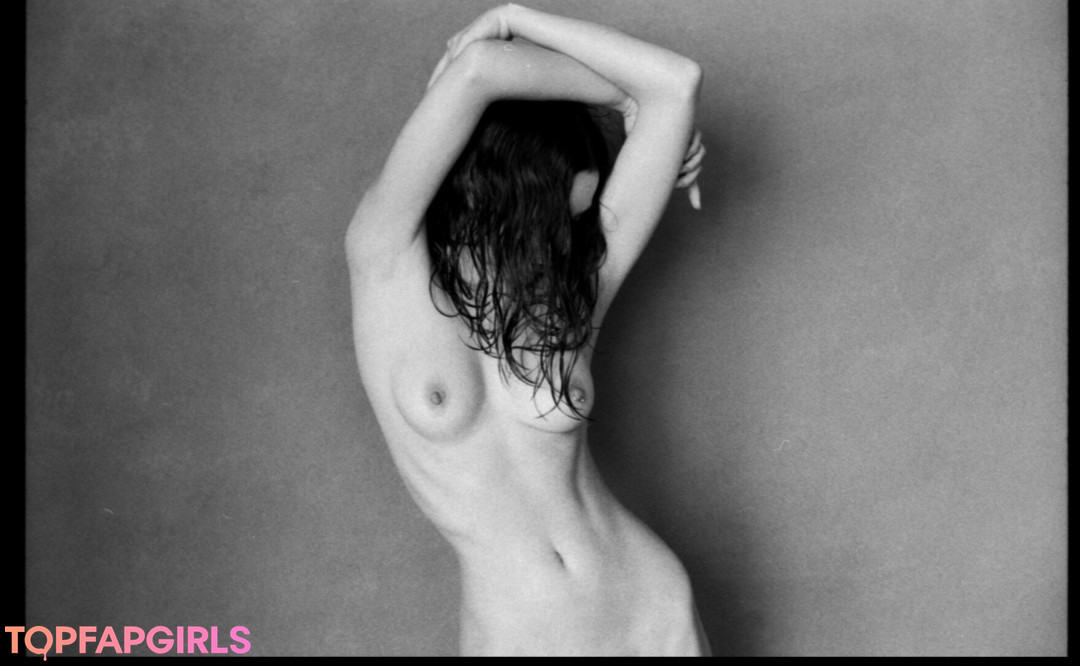 Foto di nudo di fuga di OnlyFans di Nausicaa Yami #190 Foto di nudo di fuga di OnlyFans di Nausicaa Yami #190