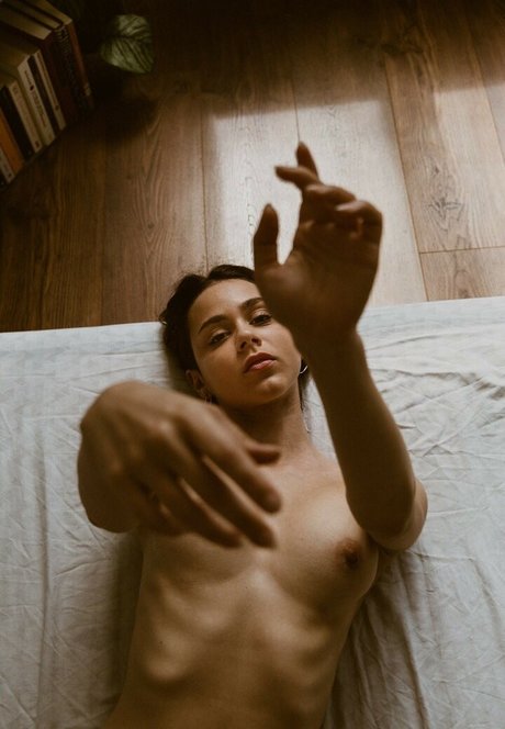 Foto di nudo di fuga di OnlyFans di Nausicaa Yami