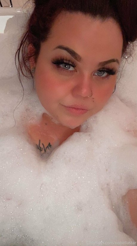 Foto di nudo di fuga di OnlyFans di Nobellastar