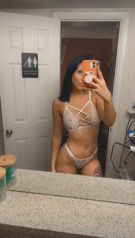 Foto di nudo di fuga di OnlyFans di Naughtynikky