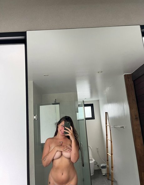 Foto di nudo di fuga di OnlyFans di Lathomante