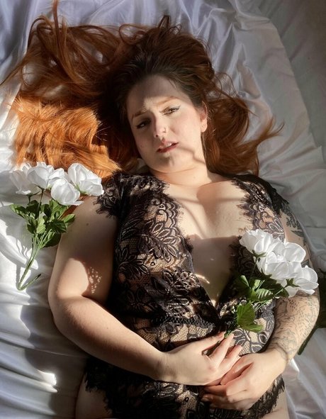 Foto di nudo di fuga di OnlyFans di Ivydelacourte