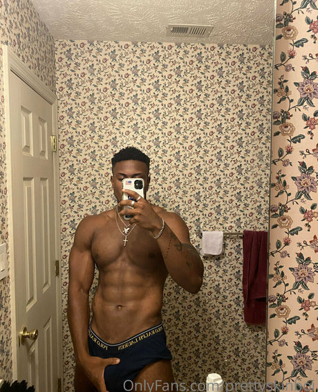 Foto di nudo di fuga di OnlyFans di Prettyskinboi