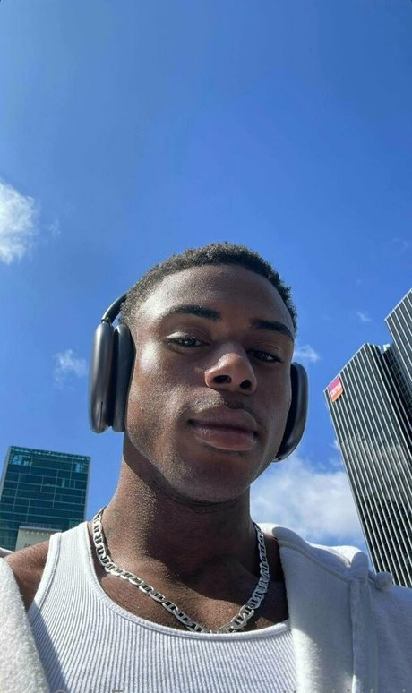 Foto di nudo di fuga di OnlyFans di Prettyskinboi
