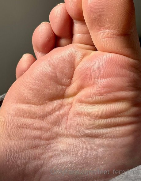Feetfeminine
