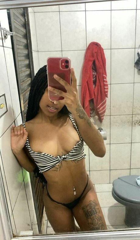 Foto di nudo di fuga di OnlyFans di Thalyne Silva
