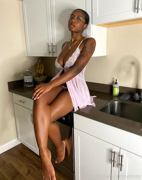 Foto di nudo di fuga di OnlyFans di Synbody