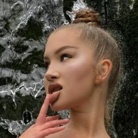 Foto di nudo di fuga di OnlyFans di Nika Arven