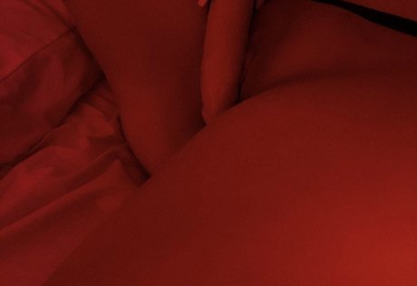 Foto di nudo di fuga di OnlyFans di Champagne