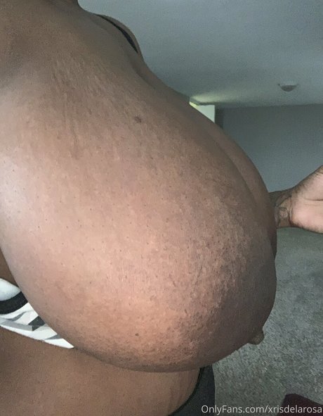 Foto di nudo di fuga di OnlyFans di Xris Delarosa