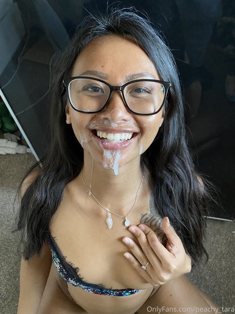 Foto di nudo di fuga di OnlyFans di Peachytara
