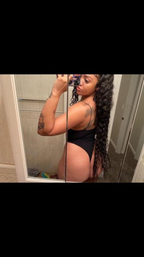 Foto di nudo di fuga di OnlyFans di Essence