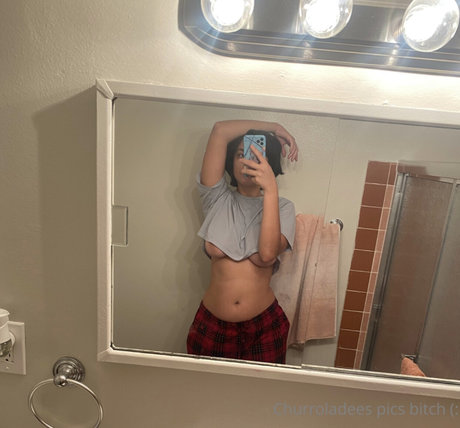 Foto di nudo di fuga di OnlyFans di Nozobae