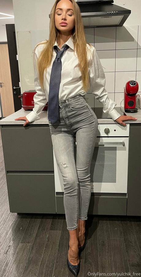 Foto di nudo di fuga di OnlyFans di Yulchikbb