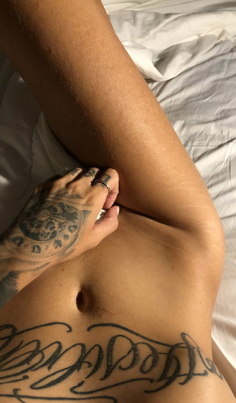 Foto di nudo di fuga di OnlyFans di Bruninhatgirl