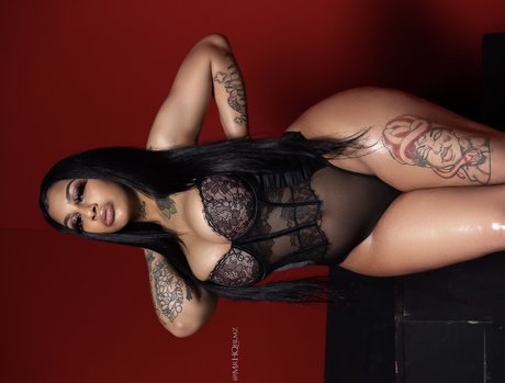 Foto di nudo di fuga di OnlyFans di Fineassyonna