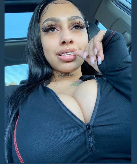 Foto di nudo di fuga di OnlyFans di Fineassyonna