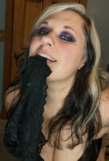 Foto di nudo di fuga di OnlyFans di Juicy Jen